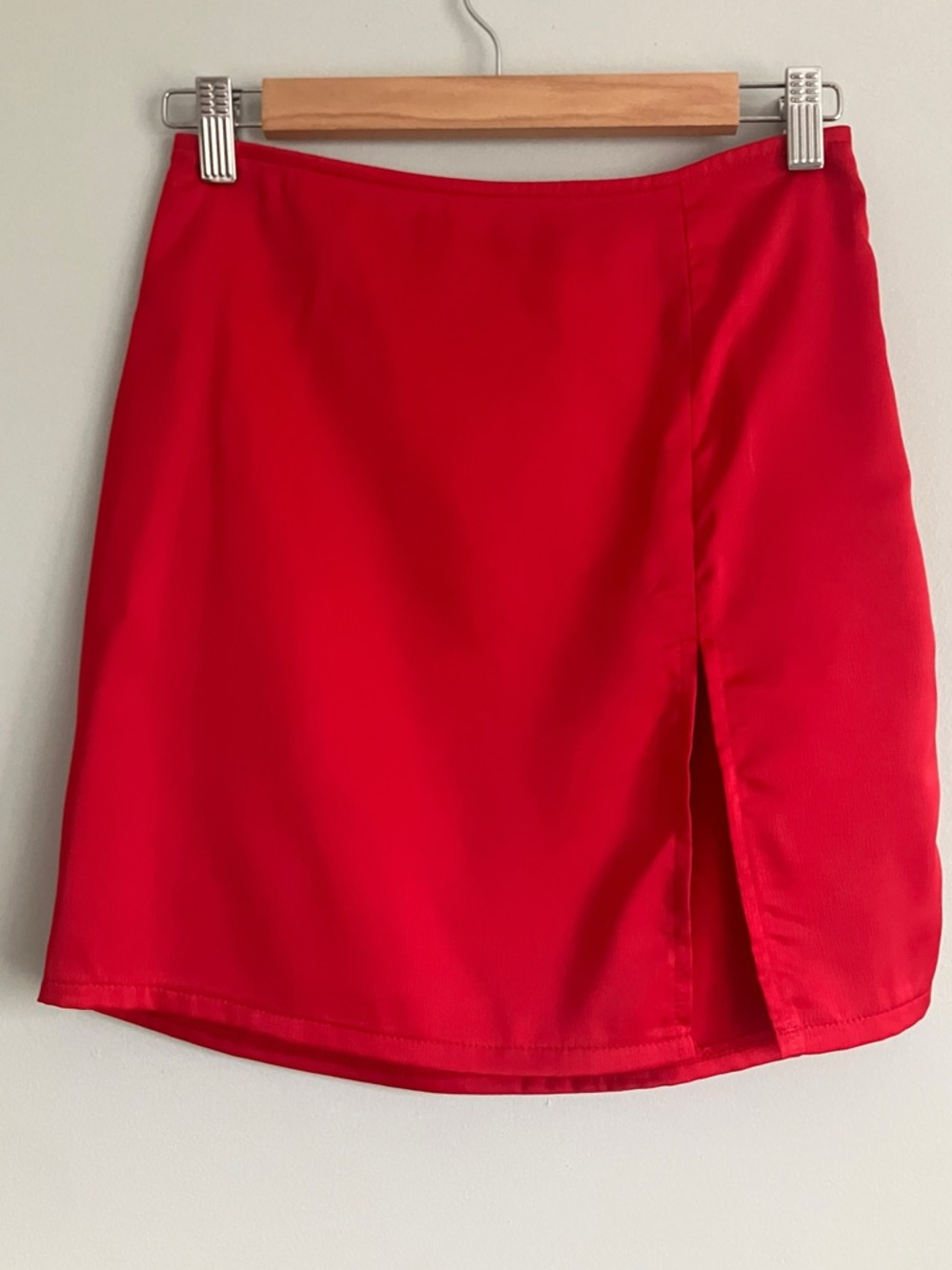 PRETTYLITTLETHING Red Light Weight Satin Mini Skirt Size 6 (Like XS)
